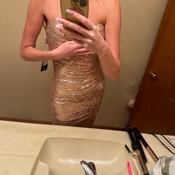 Beautiful Gold Gown - Picture 6 of 6